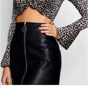 Faux leather o-ring zip up skirt size small